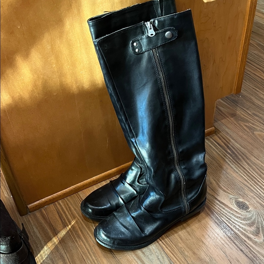 MIA Black Leather Boots with Zipper